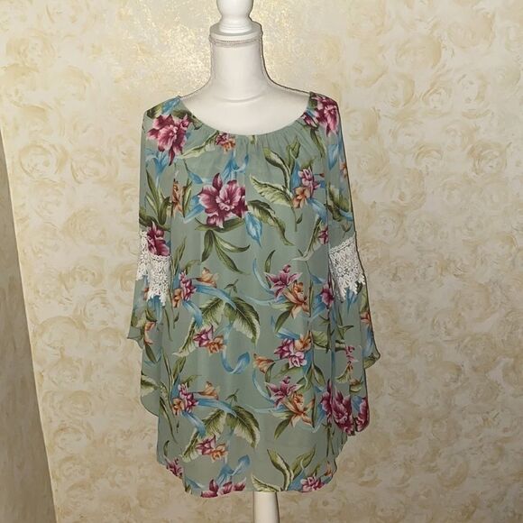 NWT! Coastal Casuals Floral Top! - Picture 3 of 12